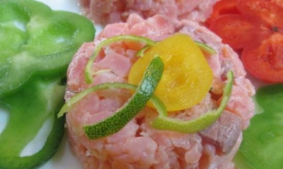 Lightly salted salmon tartare with sesame seeds