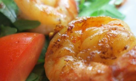 Warm shrimp salad with onion-balsamic dressing