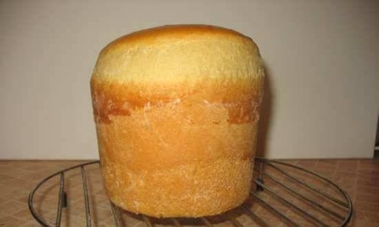 Pan con forma de panettone gastronomico en una panificadora