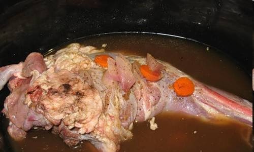 Carne en escabeche en olla de cocción lenta