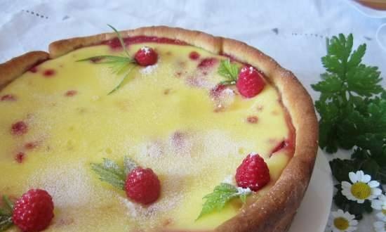 Torta di panna acida con frutti di bosco