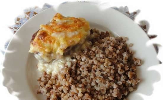 Juicy cutlets in milk sauce in the oven