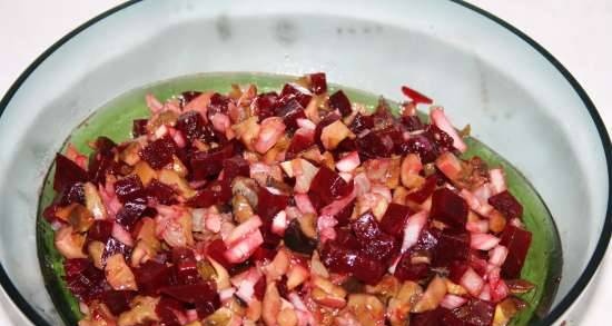 Beetroot salad na may mga kabute