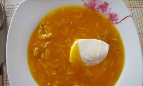 Pumpkin-carrot cream na sopas Sunny duet