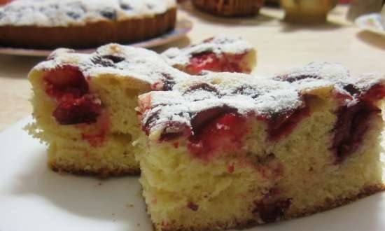 Pastel de cerezas en rodajas