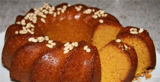 Pastel de sémola con miel y cúrcuma