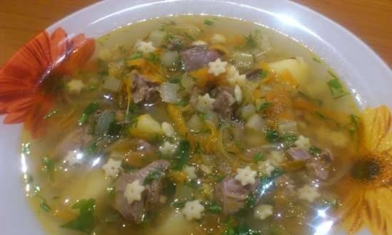 Deliciosa sopa de hígado de pollo con estrellas en la multicocina Bork U700