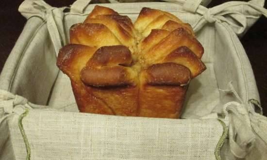 Festive bread with cinnamon, raisins and walnuts