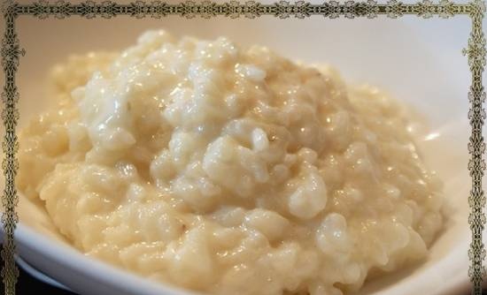 Porridge di latte di riso (1/4 misurino) in un multicooker Brand 701