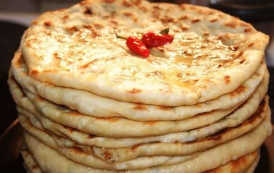 Pasteles de masa sin levadura con queso y tapas de remolacha