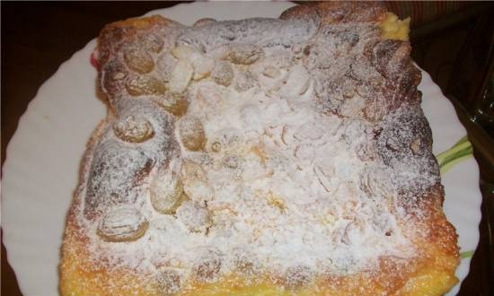 Pastel cremoso con uvas