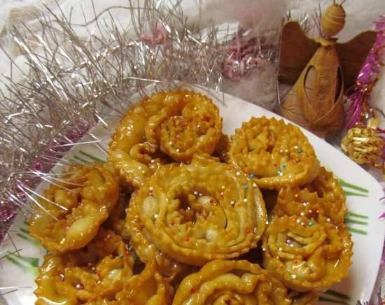 Cartellate for Christmas (Cartellate pugliesi con miele o vincotto)