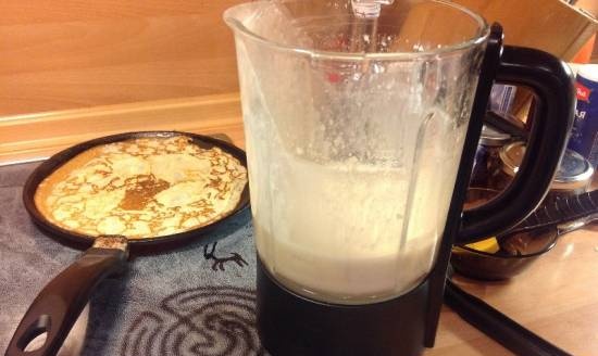 Pancake kuwarta sa Multi-blender Profi Cook PC-МСМ1024