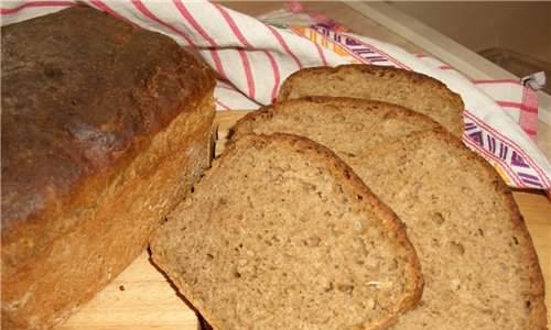 Tarwe-rogge-boekweitbrood in de oven