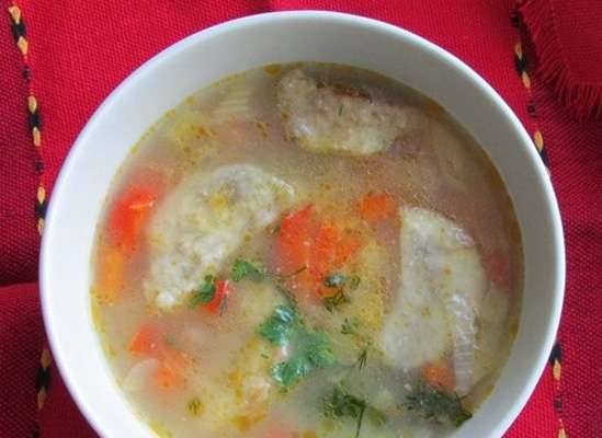 Sopa de verduras con berenjena