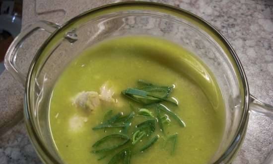 Leek soup with chicken broth