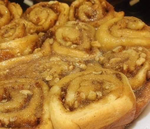 Bollos de requesón con nueces en la olla de cocción lenta Steba