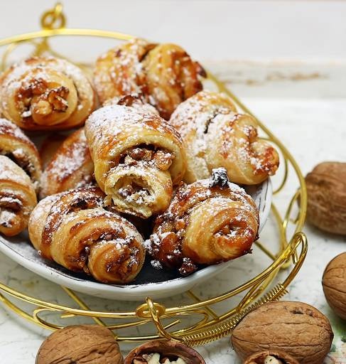 Bagel con marmellata e noci