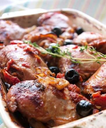 Chicken with tomatoes and olives