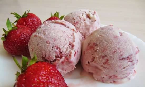 Gelato cremoso con fragole al forno