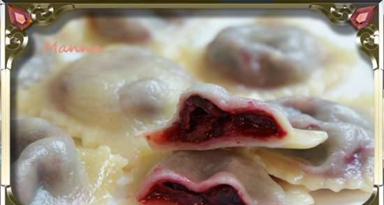 Raviolis de mató amb cireres al vapor