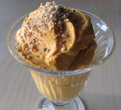 Gelato alla zucca con briciole di castagne (senza zucchero, uova e latte)