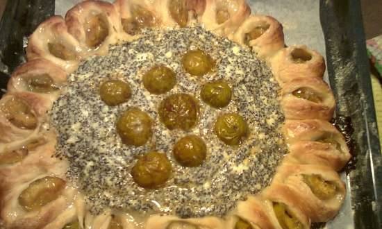 Pastel relleno de cuajada de amapola y ciruelas