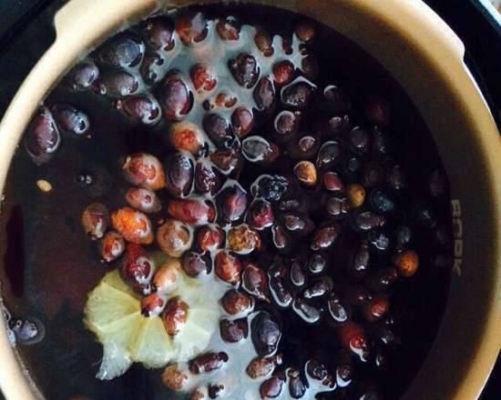 Rosehip drink in a multicooker BORK U700