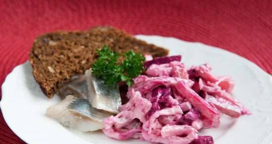 Sildesalat med rødbeter (Heringsalat mit Roten Rueben)