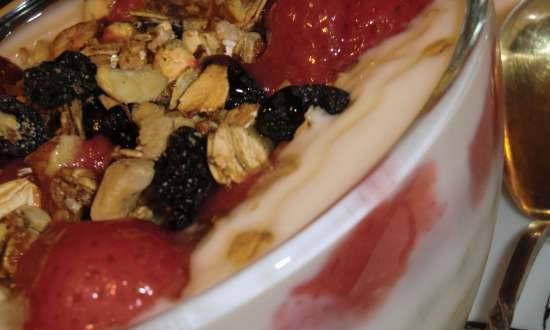 Strawberry muesli Good morning. Erdbeermuesli Guten morgen.