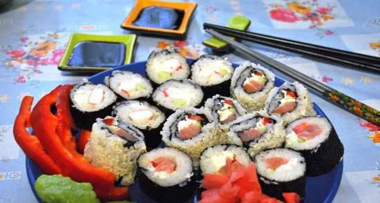 Rollos japoneses - con salmón e imitación de carne de cangrejo