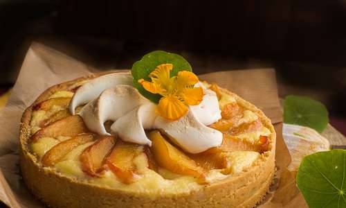 Curd tart na may mga milokoton