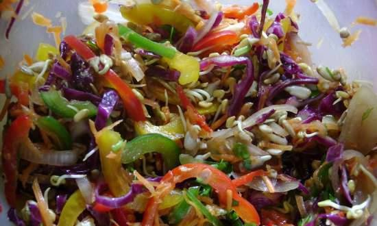 Vitaminesalade met fenegriek en zonnebloemzaailingen