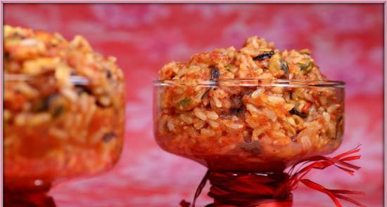 Arroz de tomate con mejillones