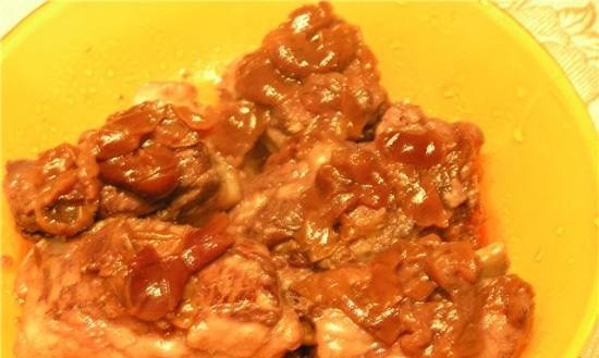 Costillas con cerezas en olla de cocción lenta