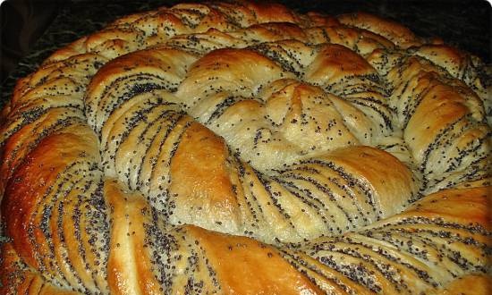 Twisted bun with poppy seeds