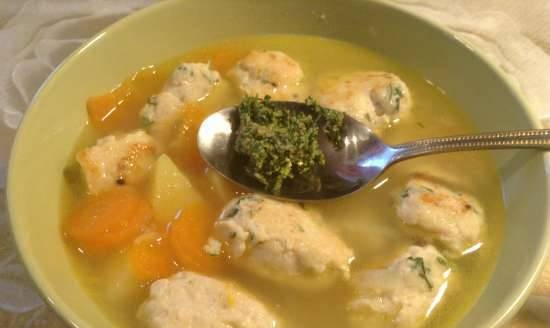 Sopa de verduras con albóndigas de Suabia