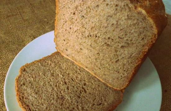 Pane grigio senza pretese con frullato di frutta