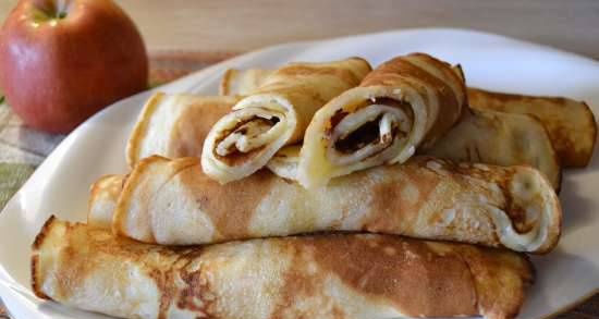 Pancake rotoli con latte cagliato, con cottura di mele