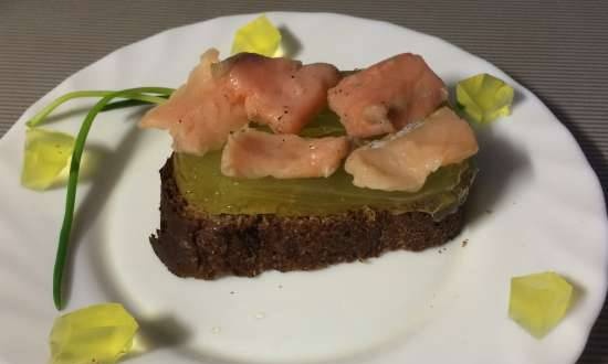 Salmone leggermente salato con gelatina di cetriolo