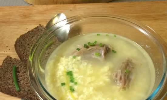 Chicken soup stracciatella romana (stracciatella in roman style)