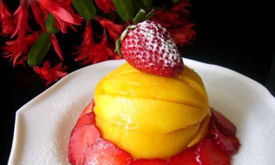 Postre de fresa con mango