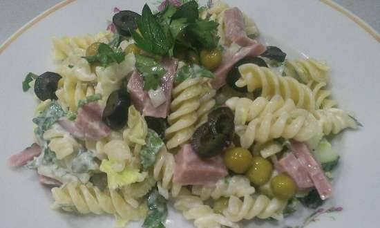 Insalata di pasta con piselli e prosciutto