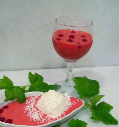 Mousse de grosella roja con helado Cuajada de coco