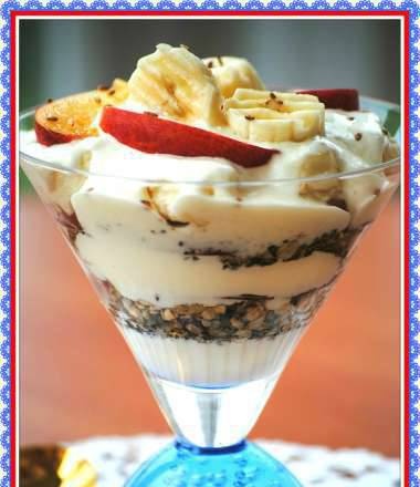 Parfait con granola, nectarina y plátano