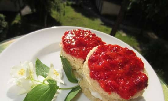 Sándwich de arroz con coco y culis de fresa