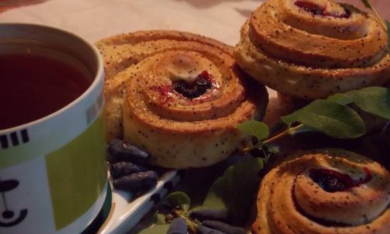 Poppy curls with honeysuckle