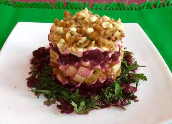 Beetroot turret with banana and nuts