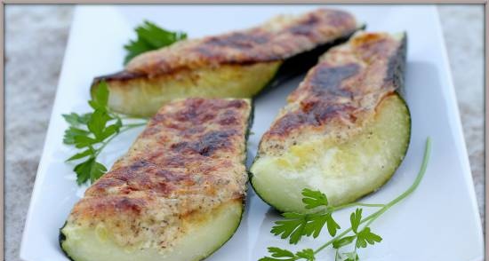 Courgette in pindasaus met munt