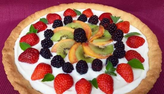 Pizza dolce alla frutta su pasta frolla